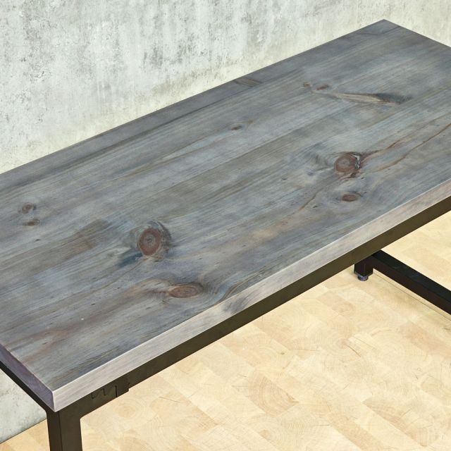 Bàn làm việc 140x60cm gỗ thông hệ URA HBUR013