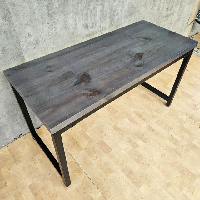 Bàn làm việc 140x60cm gỗ thông hệ URA HBUR013