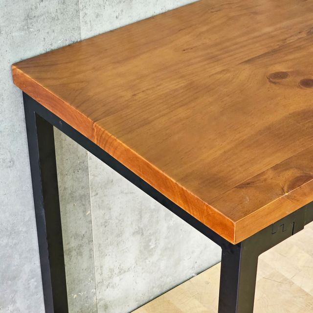 Bàn làm việc 140x60cm gỗ thông hệ URA HBUR013
