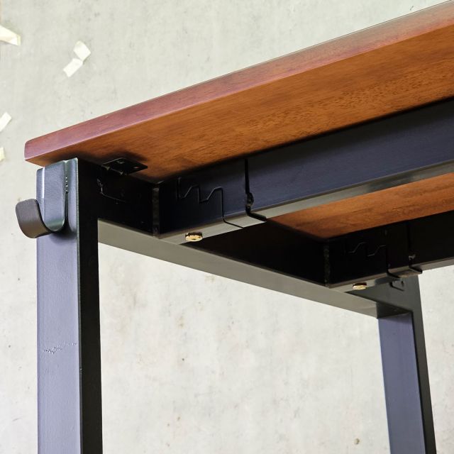 Bàn làm việc có hộp điện 175x60cm gỗ cao su ZD046