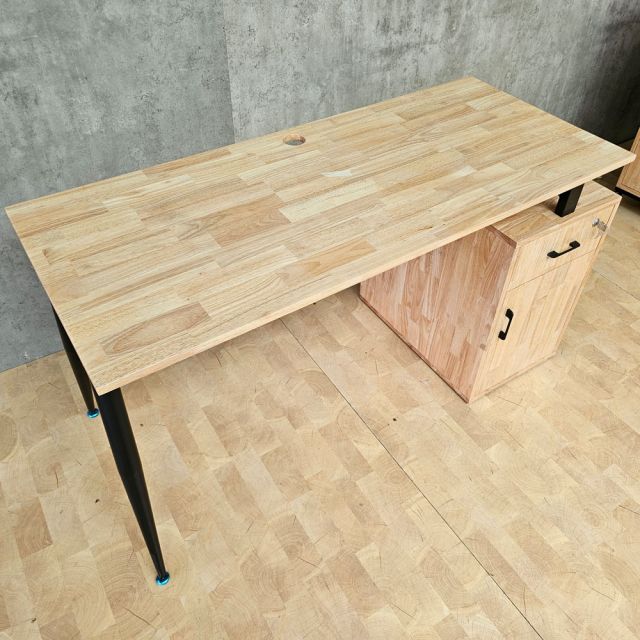 Bàn làm việc gác tủ 140x60cm gỗ cao su hệ CONE HBCO066