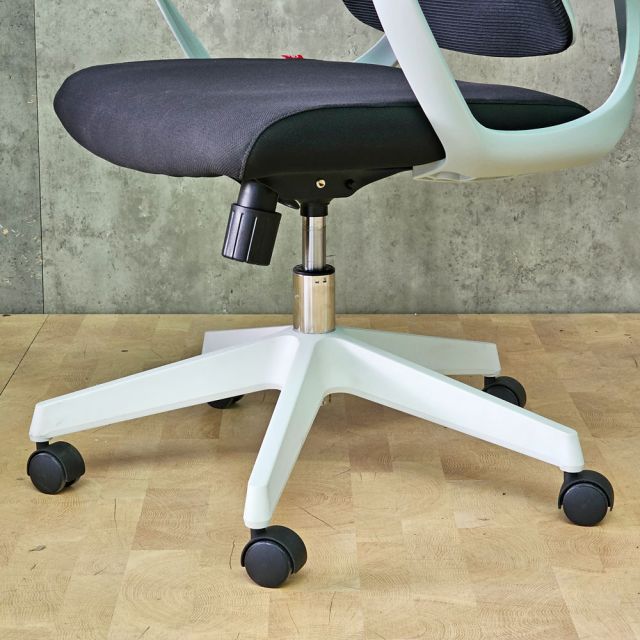 Ghế xoay lưng lưới nệm bọc vải AIRFLEX T-02