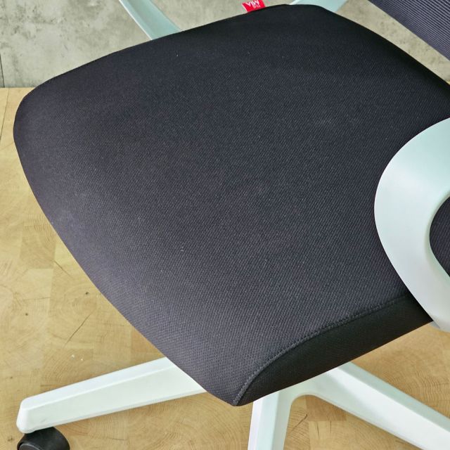 Ghế xoay lưng lưới nệm bọc vải AIRFLEX T-02