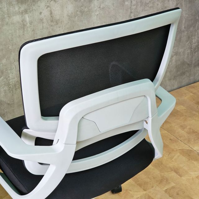 Ghế xoay lưng lưới nệm bọc vải AIRFLEX T-02