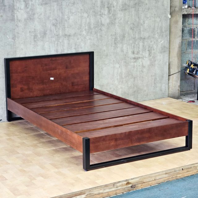 Giường ngủ gỗ cao su khung sắt lắp ráp GN68028