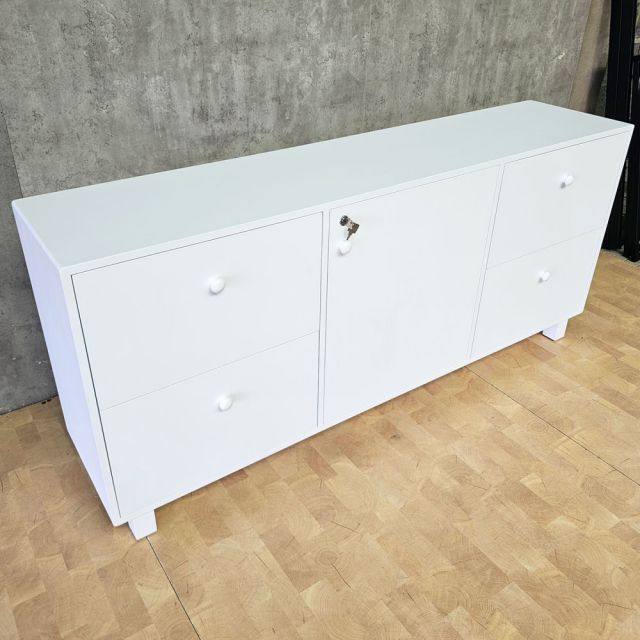 Tủ trang trí 180x40x80cm gỗ cao su KTB68281