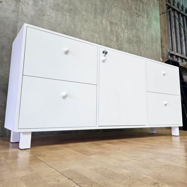 Tủ trang trí 180x40x80cm gỗ cao su KTB68281