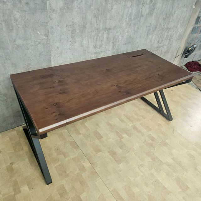 Bàn làm việc có hộp điện 180x80cm gỗ thông hệ XConcept HBXC069