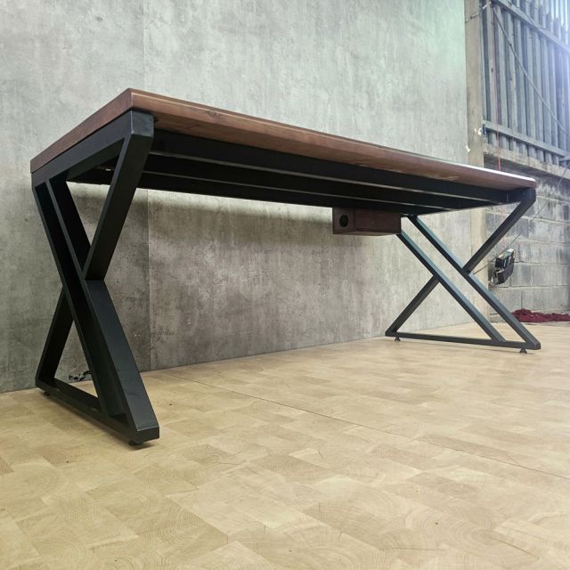 Bàn làm việc có hộp điện 180x80cm gỗ thông hệ XConcept HBXC069