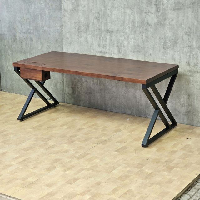 Bàn làm việc có hộp điện 180x80cm gỗ thông hệ XConcept HBXC069
