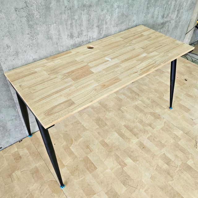 Bàn làm việc 140x60cm gỗ cao su hệ CONE HBCO085