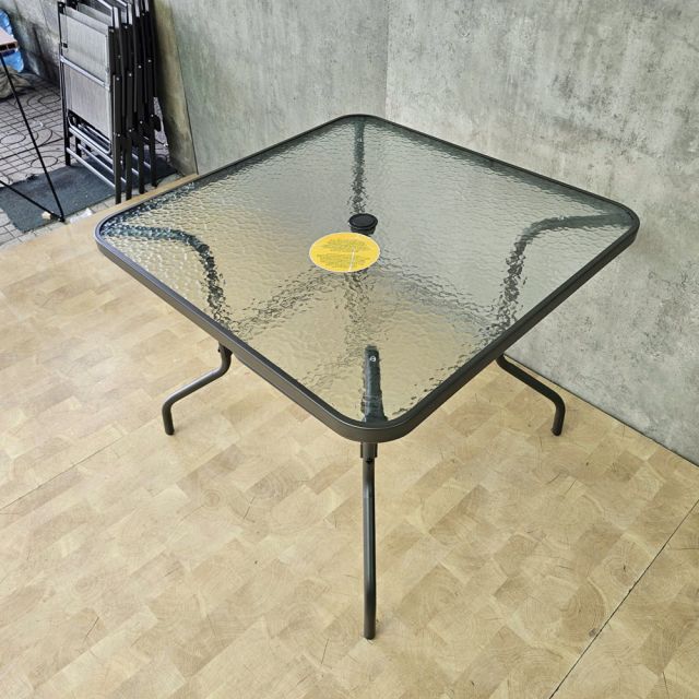 Bàn ngoài trời 86x86x70cm mặt kính chân sắt sơn tĩnh điện BNT027