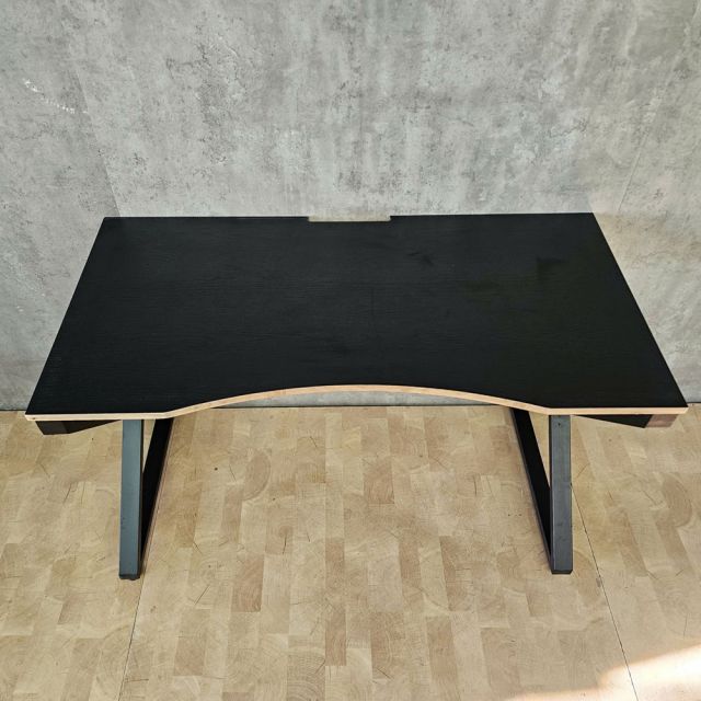Bàn chơi game GamingDesk 120x60cm gỗ cao su phủ laminate chân hệ KConcept HBKC062
