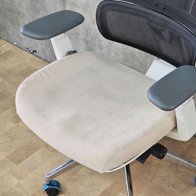 Ghế xoay văn phòng lưng lưới chân nhôm ASTON02
