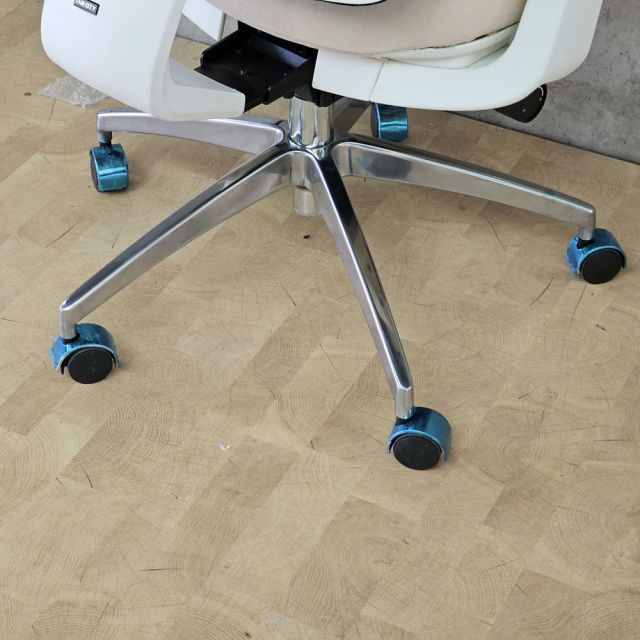 Ghế xoay văn phòng lưng lưới chân nhôm ASTON02