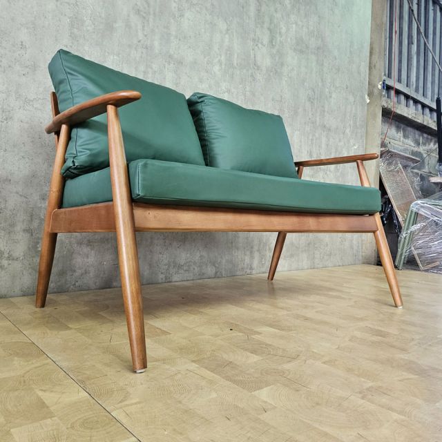 Ghế sofa đôi nệm da Si chân tiện gỗ cao su SFB68110