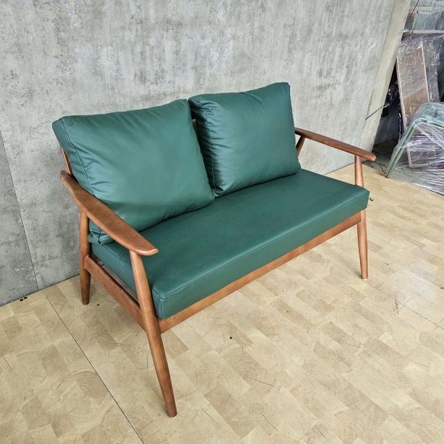 Ghế sofa đôi nệm da Si chân tiện gỗ cao su SFB68110