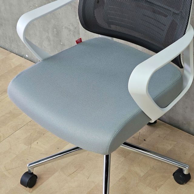 Ghế lưới văn phòng chân xoay khung trắng M1102T