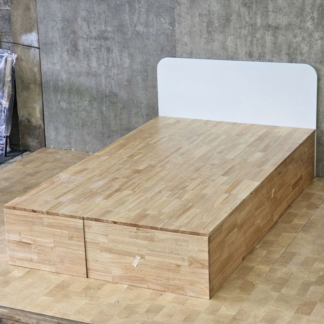 Giường ngủ cho nệm 120x200cm gỗ cao su có hộc kéo GN68079