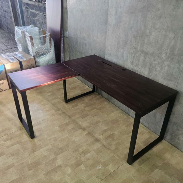 Bàn góc L có hộp điện 150x150cm gỗ tràm hệ Rectang HBRT120