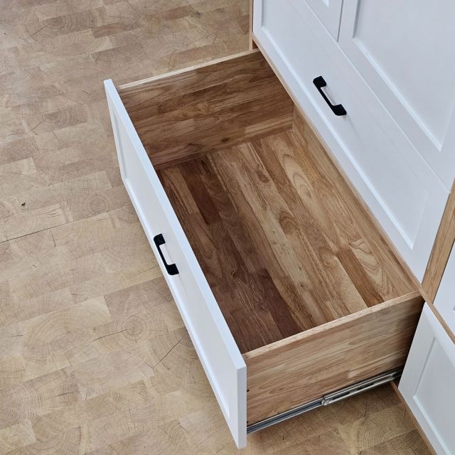 Tủ quần áo 160x55x240cm gỗ cao su TQA68106