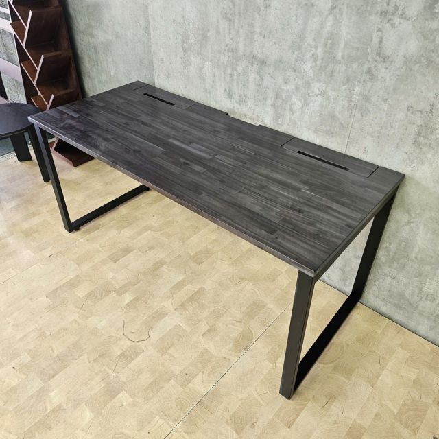 Bàn làm việc có hộp điện 160x70cm gỗ tràm chân hệ Rectang HBRT147