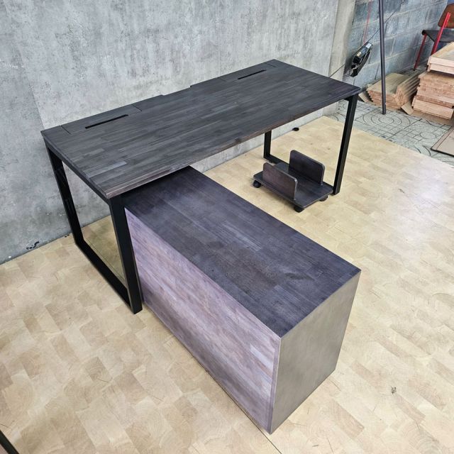 Combo bàn làm việc kết hợp kệ để đồ gỗ tự nhiên chân sắt sơn tĩnh điện CB68218