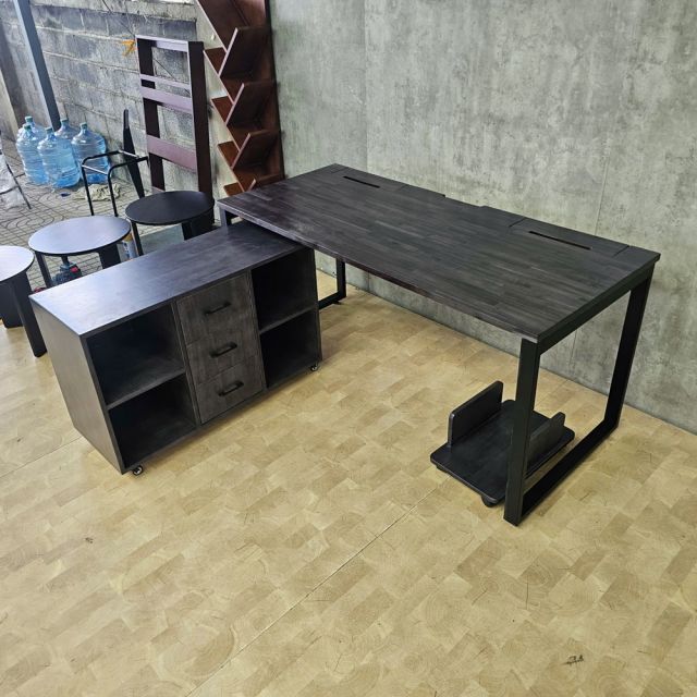 Combo bàn làm việc kết hợp kệ để đồ gỗ tự nhiên chân sắt sơn tĩnh điện CB68218