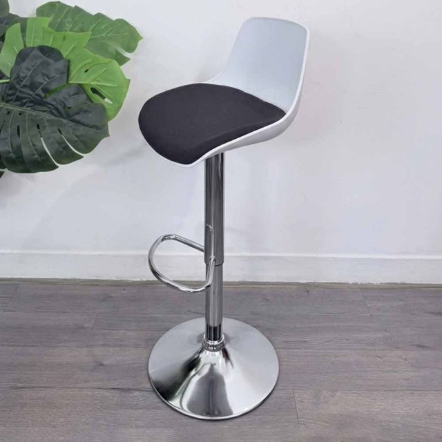 Ghế bar mặt nhựa chân sơn tĩnh điện GAK041