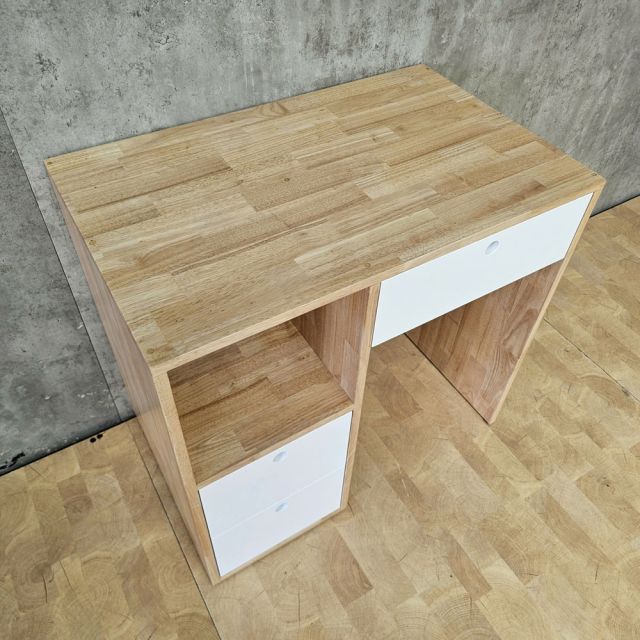 Bàn trang điểm 80x50x75cm gỗ cao su BTD68087