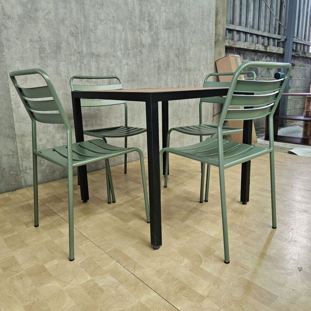 Combo bàn ngoài trời và 4 ghế sắt CBNT022