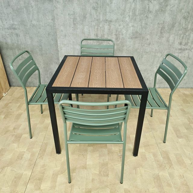 Combo bàn ngoài trời và 4 ghế sắt CBNT022