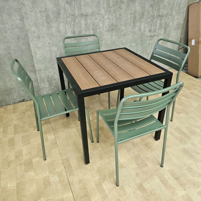 Combo bàn ngoài trời và 4 ghế sắt CBNT022