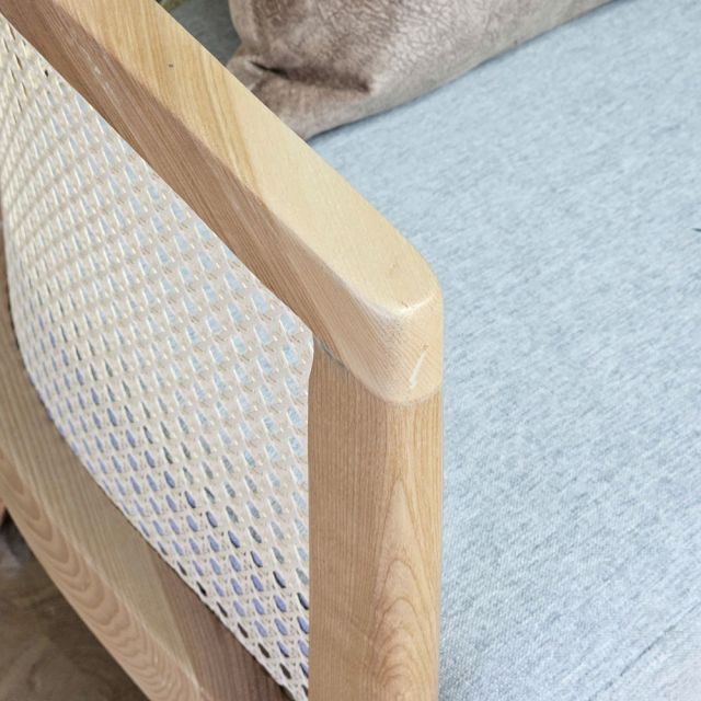 Ghế sofa băng Harvey dài 2m gỗ Ash lưới mây SFB68122