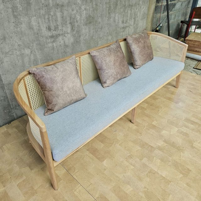 Ghế sofa băng Harvey dài 2m gỗ Ash lưới mây SFB68122