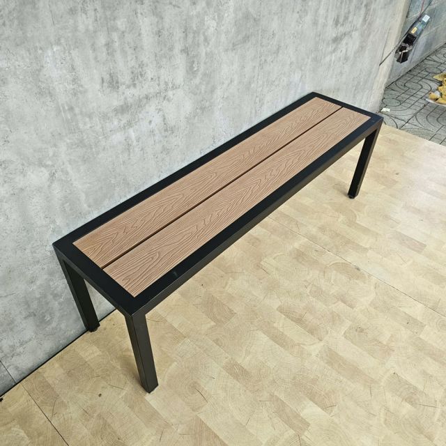 Ghế băng dài 140x37x45cm gỗ nhựa chân sắt GBD074