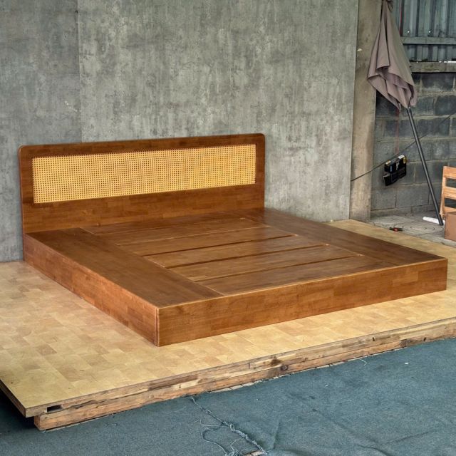 Giường ngủ 200x203cm gỗ cao su GN68081