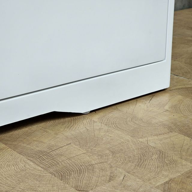 Kệ tivi BONN 180x45x50cm gỗ cao su KTV68143