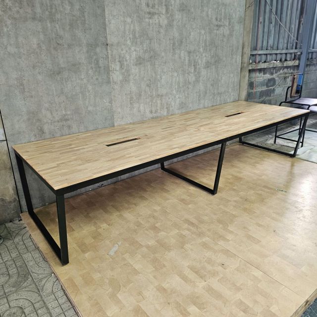 Bàn họp có hộp điện 360x120cm gỗ cao su hệ Trapez HBTC055