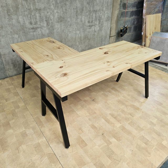 Bàn làm việc góc chữ L 140x140cm gỗ thông chân sắt hệ AConcept HBAC061
