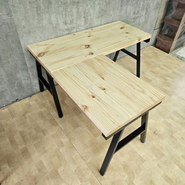 Bàn làm việc góc chữ L 140x140cm gỗ thông chân sắt hệ AConcept HBAC061