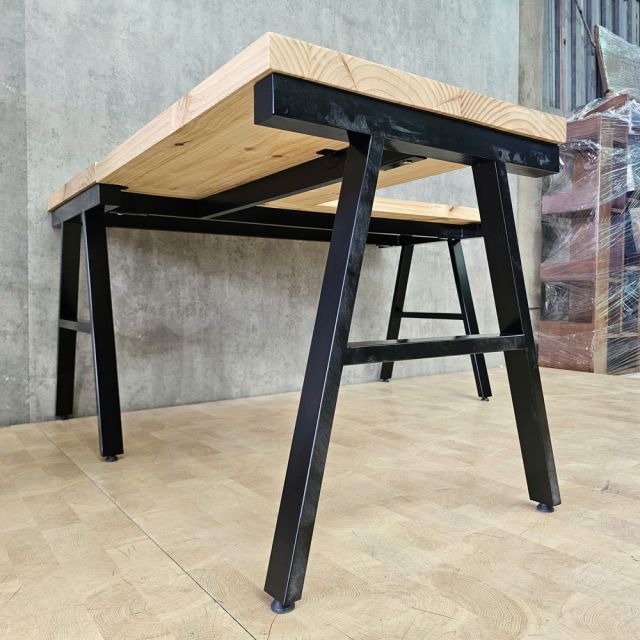 Bàn làm việc góc chữ L 140x140cm gỗ thông chân sắt hệ AConcept HBAC061