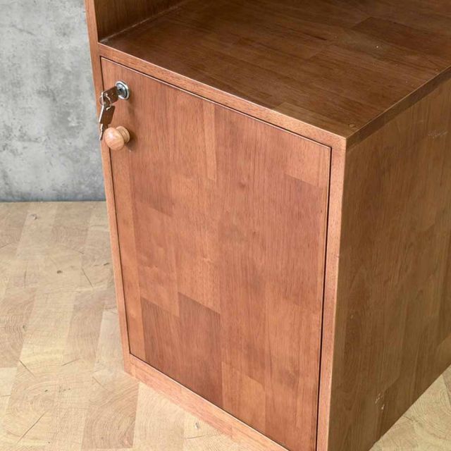 Kệ tủ góc tường 40x55x200cm gỗ cao su TQA68022