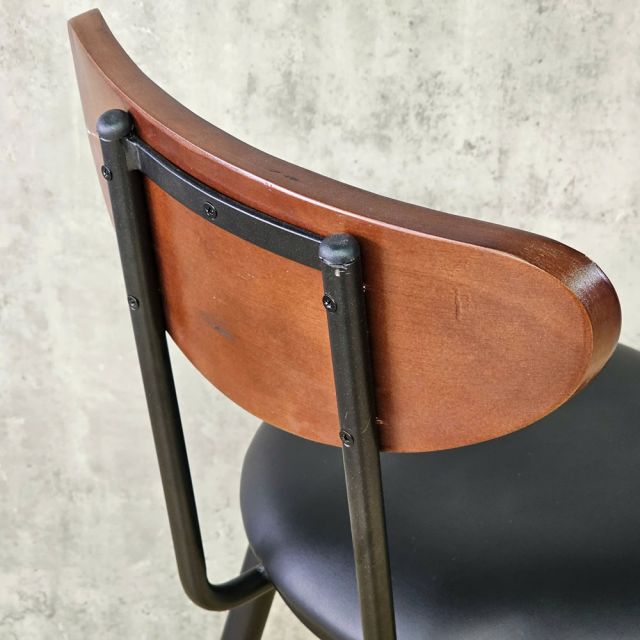 Ghế bar tựa lưng gỗ mặt nệm chân sắt sơn tĩnh điện GBAK018