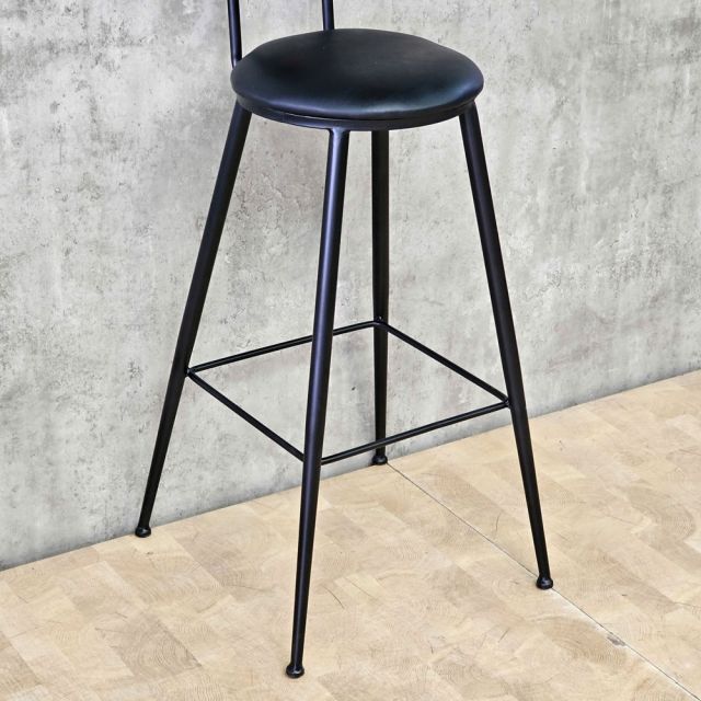 Ghế bar tựa lưng gỗ mặt nệm chân sắt sơn tĩnh điện GBAK018