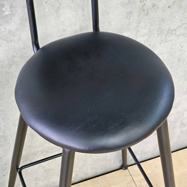Ghế bar tựa lưng gỗ mặt nệm chân sắt sơn tĩnh điện GBAK018