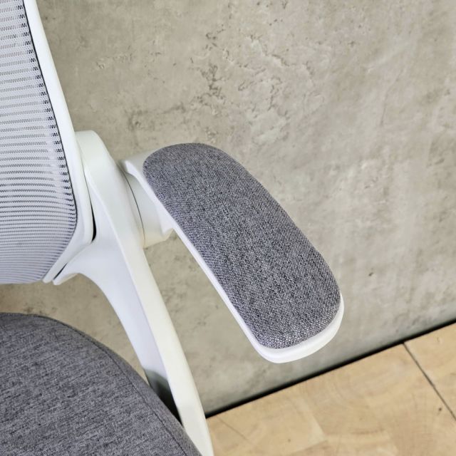 Ghế xoay lưng lưới chân nâng hạ NEO - GMA014