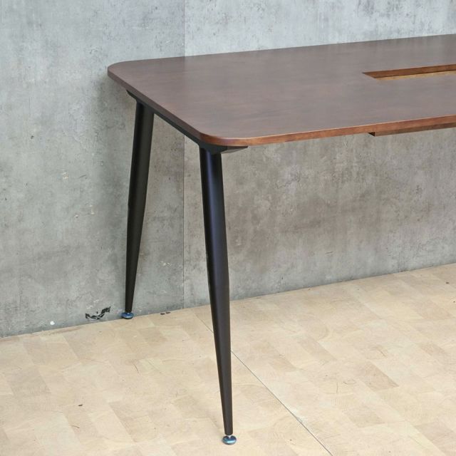 Bàn họp văn phòng có hộp điện 160x80x75cm gỗ cao su chân sắt hệ CONE HBCO090
