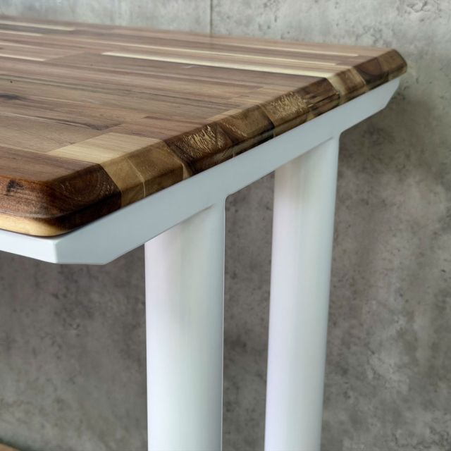 Bàn làm việc có hộp điện 160x60cm gỗ tràm hệ TIO HBTO060
