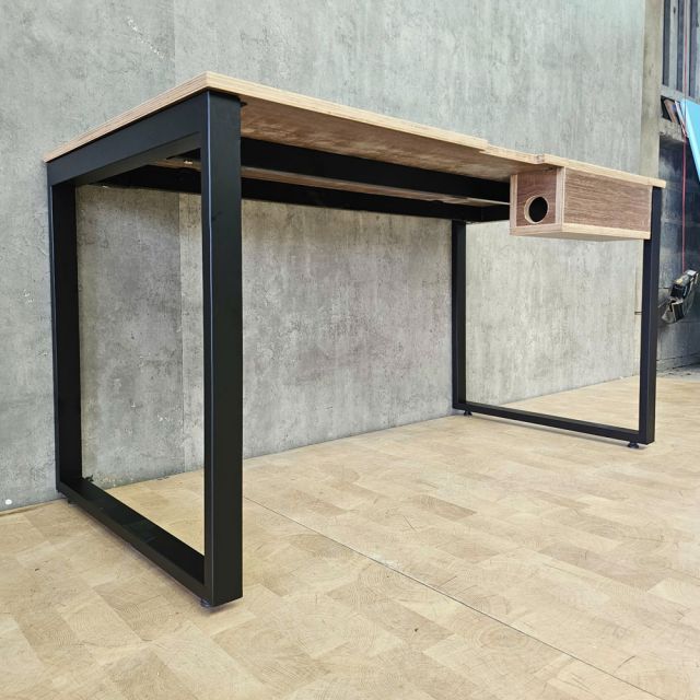 Bàn làm việc có hộp điện 140x70cm gỗ plywood ZD044